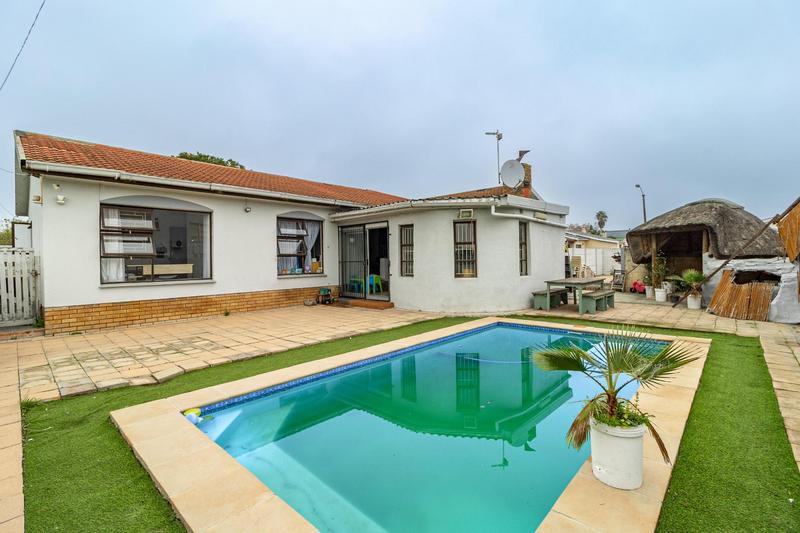 4 Bedroom Property for Sale in Windsor Park Western Cape